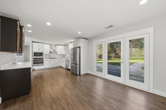 Building Photo - Large Ranch on Cul-de-sac