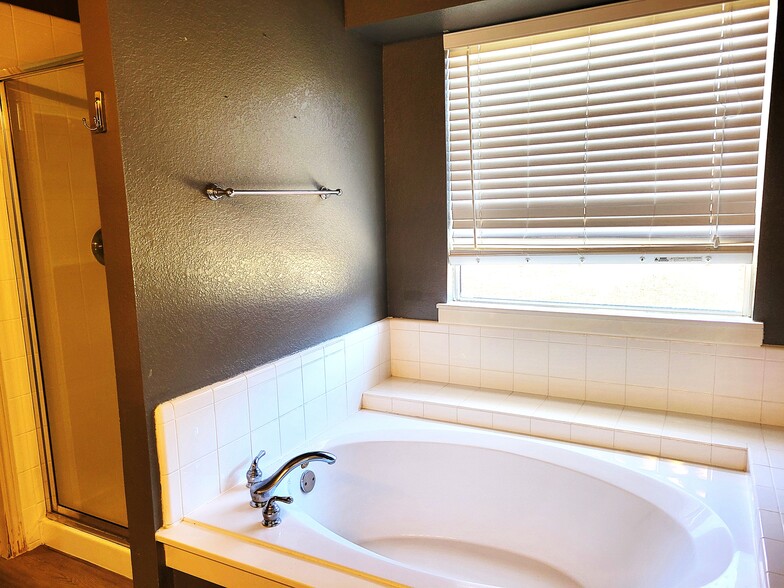 Building Photo - 4501 Aspen Glen Rd