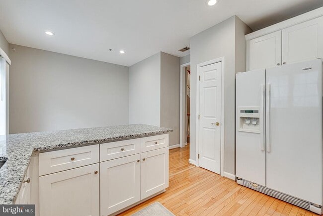 Building Photo - 8872 Ashgrove House Ln