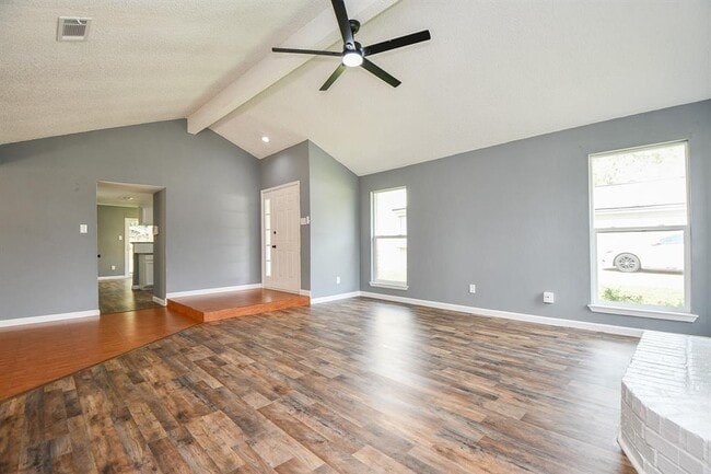 Building Photo - 17022 Quail Park Dr