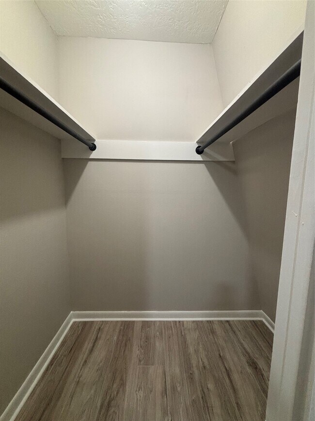 Building Photo - 216 S Pruett St