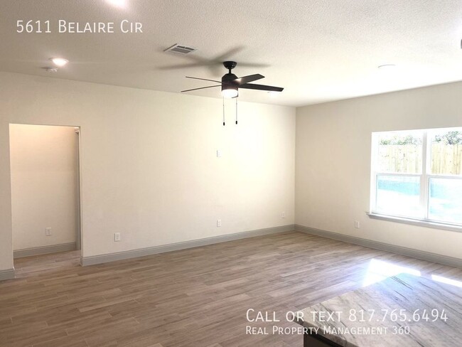 Building Photo - 5611 Belaire Cir