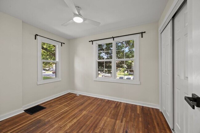 Building Photo - 1383 Eastview Ave