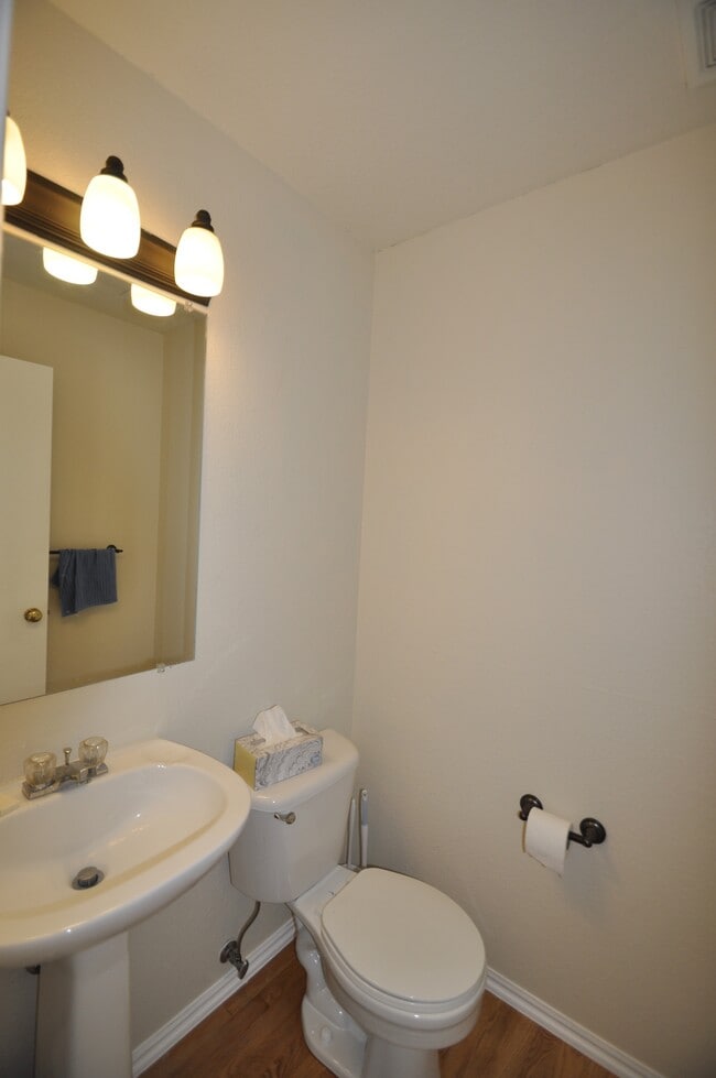 Building Photo - 5108 Sydney Ave