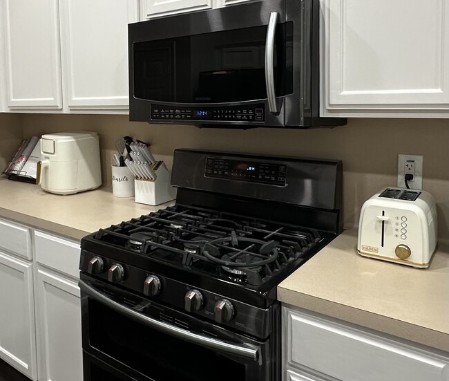 Building Photo - 21641 Forest Colony Dr