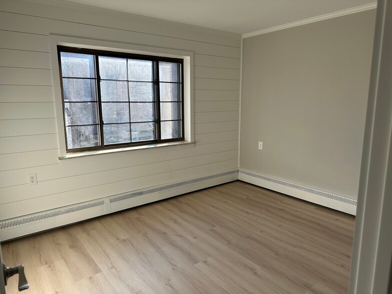 Building Photo - 137 N Center St