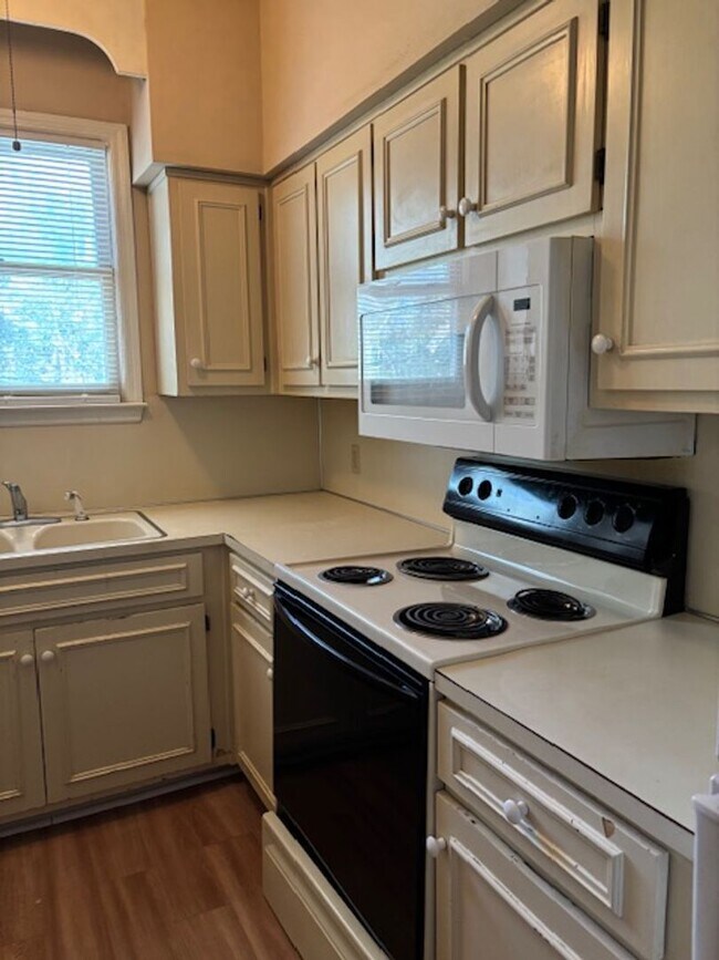 Building Photo - Beautiful; Wynnton Condo