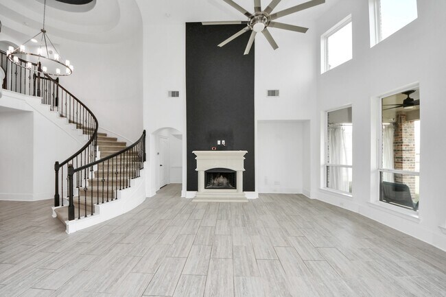 Building Photo - 2614 Orleans Way