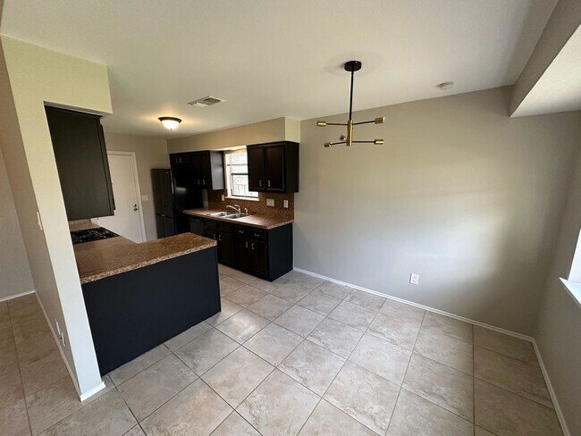 Building Photo - 12101 Scissortail Dr