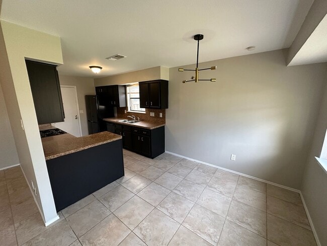Building Photo - Great Anderson Mill Home!