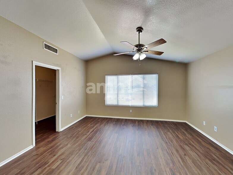 Building Photo - 10126 Olla Ave