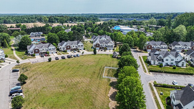 Building Photo - Stunning and Spacious 3 Bedroom 2.5 Bath C...