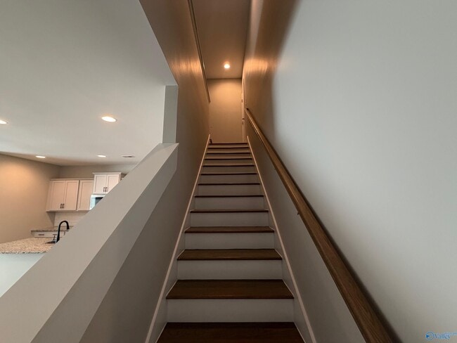 Building Photo - 3203 McClellan Wy SE