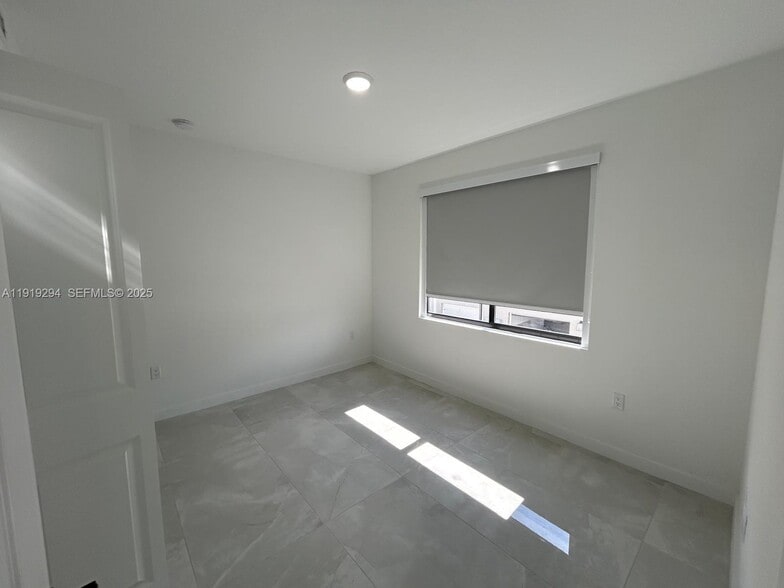 Building Photo - 14568 SW 261st Ter