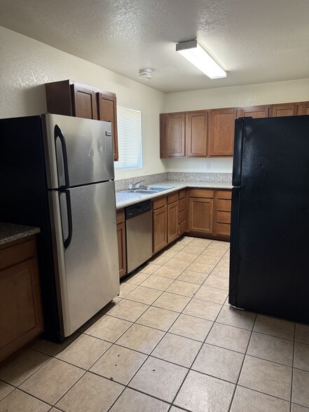 Kitchen - 1728 N Santa Rita Ave