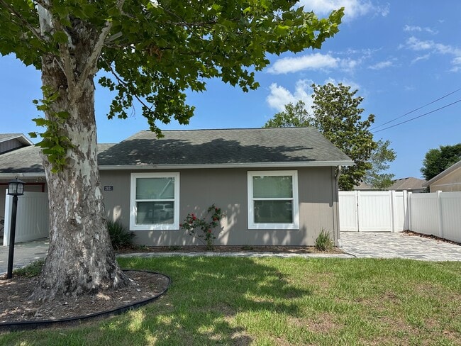 Primary Photo - 2821 Nordman Ave