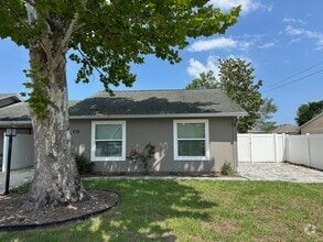 Building Photo - 2821 Nordman Ave