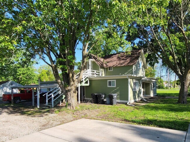 Building Photo - 1807 Raible Ave