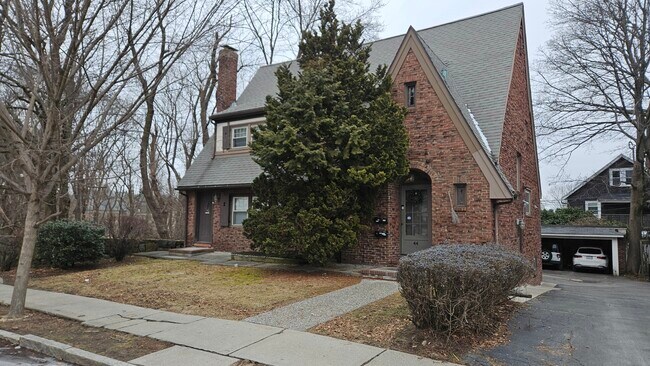 Building Photo - 44 Greycliff Rd