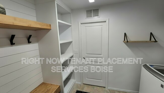 Building Photo - 25 S Shumway Ave