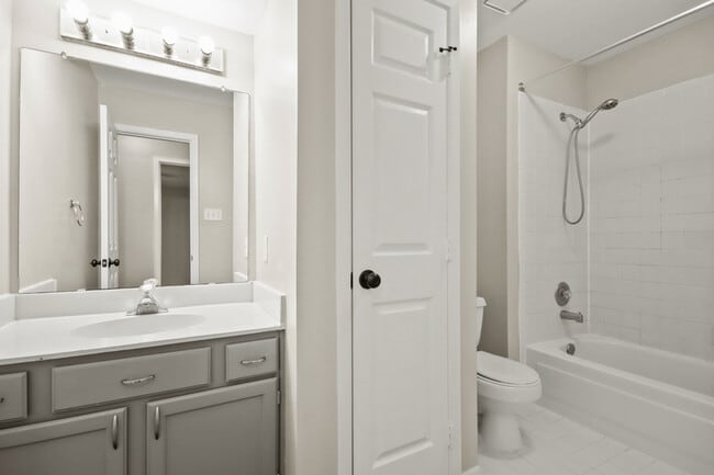 Building Photo - 7812 Theissetta Dr