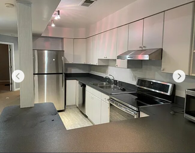 Building Photo - Spacious Adams Morgan Gem with Gas FP