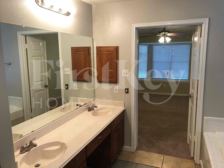 Building Photo - 4907 Pine Prairie Ln