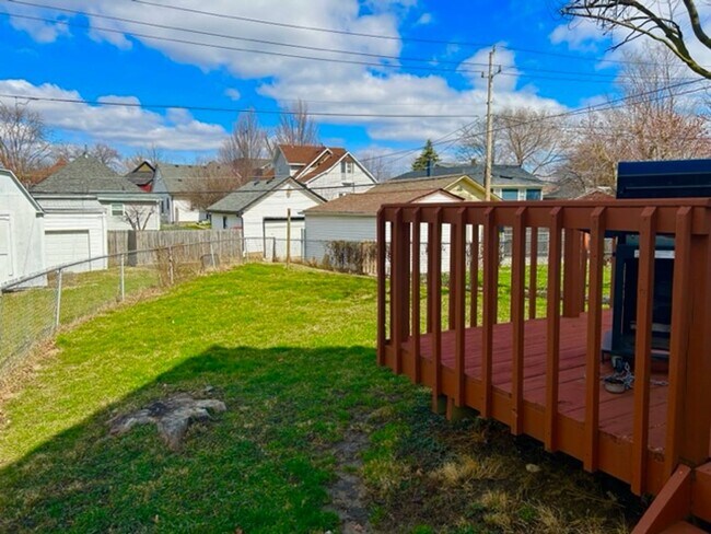 Building Photo - Spacious 2-Bed, 1.5-Bath Home in Indianapolis! Dual walk-in closets in both bedrooms!