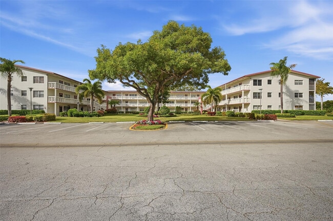 Building Photo - 436 Fanshaw K