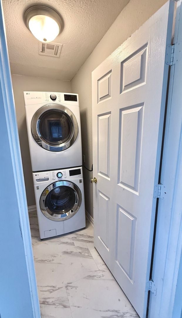 Building Photo - Beautifully Updated 2BD 1BA Corner Lot Hom...