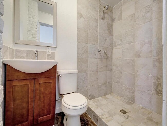 Building Photo - 903 Shoal Cliff Ct