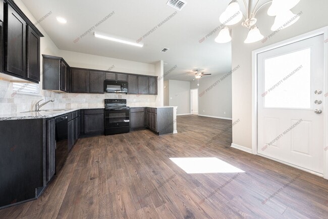 Building Photo - 1242 Lakeway Crossing Dr