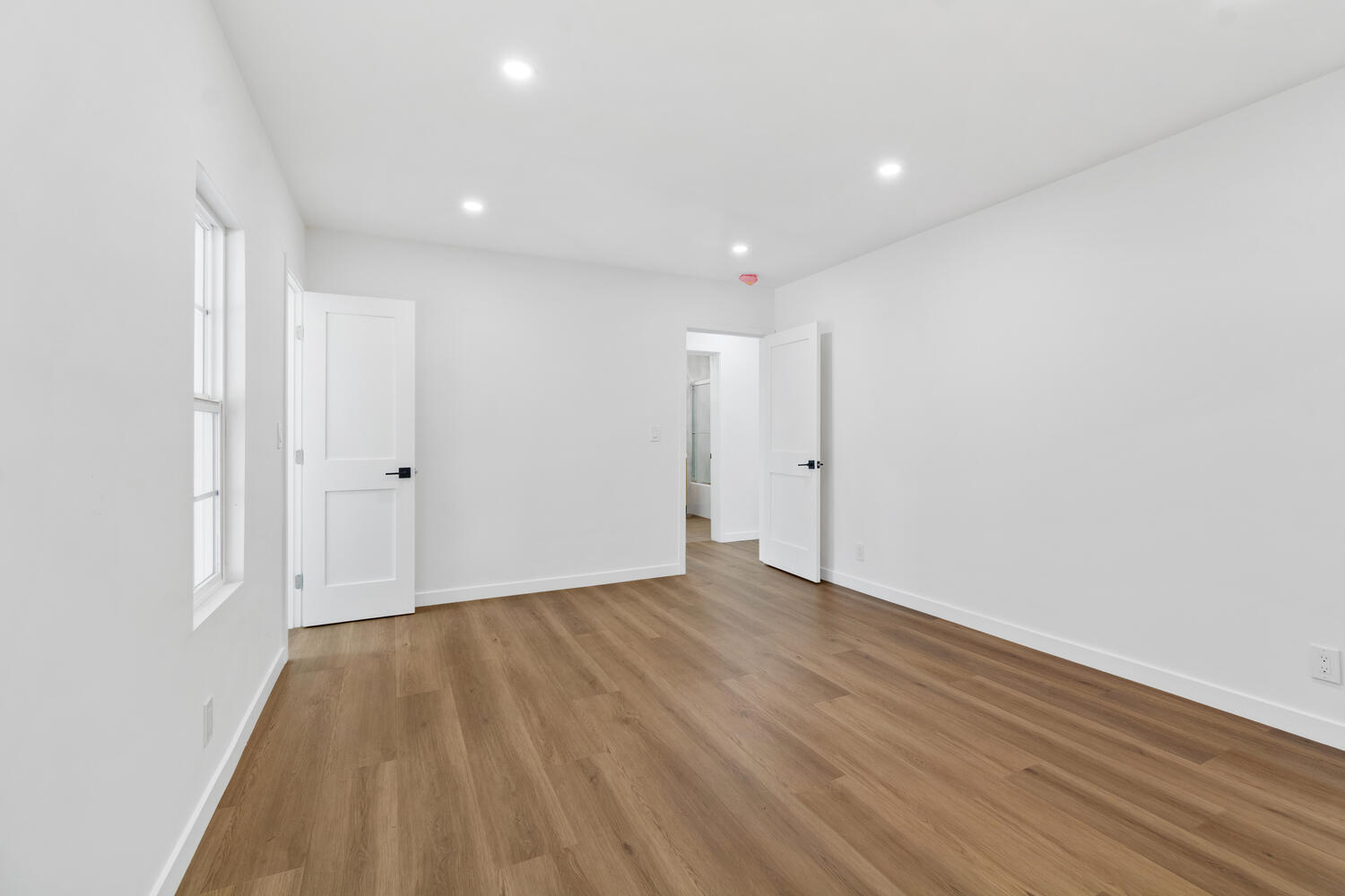 Building Photo - 5554 Radford Ave