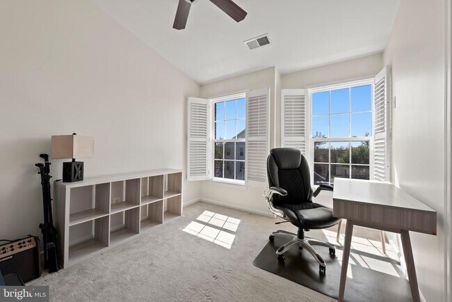 Building Photo - 43286 Morven Square