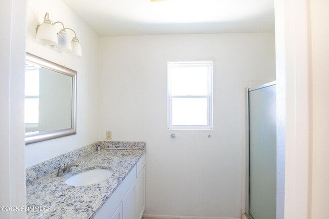 Building Photo - 1302 S Triviz Dr