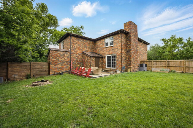 Building Photo - Beautiful 2 Bedroom 1.5 Bathroom Duplex