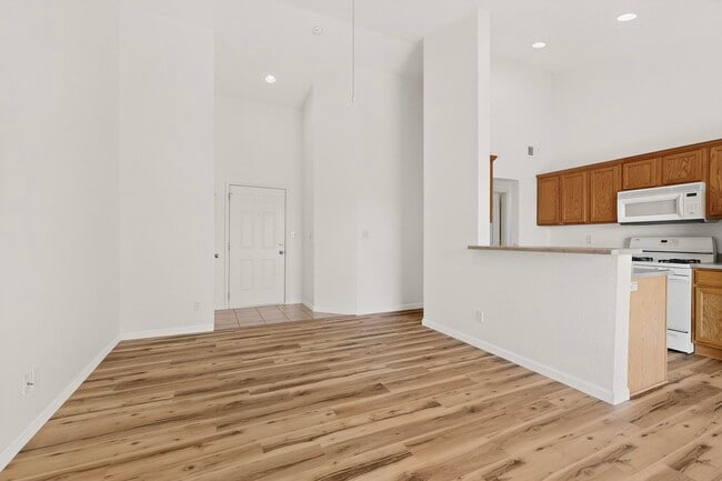 Building Photo - 4200 Ridgeway Ct