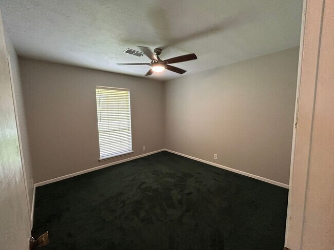 Building Photo - 1825 Edwardian Way