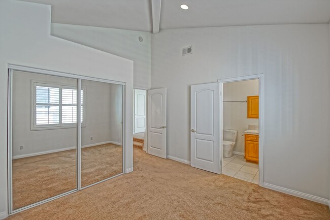 Building Photo - VERY SPACIOUS, BRIGHT & AIRY HOME W/ UNIQU...