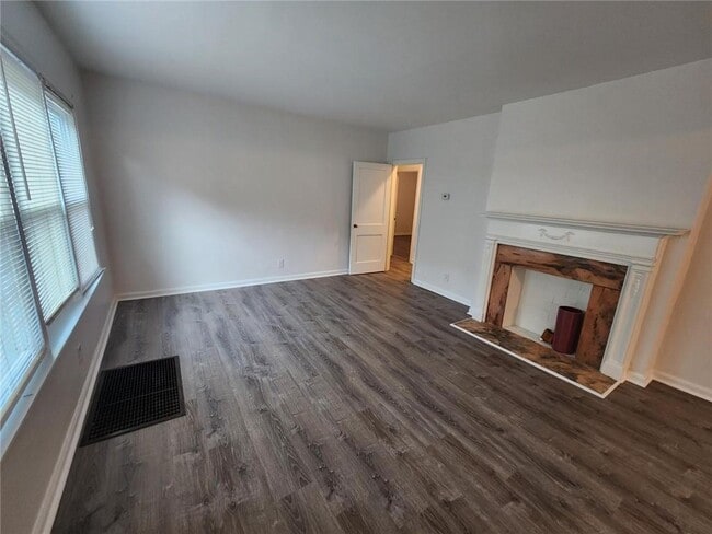 Building Photo - 2431 N Decatur Rd