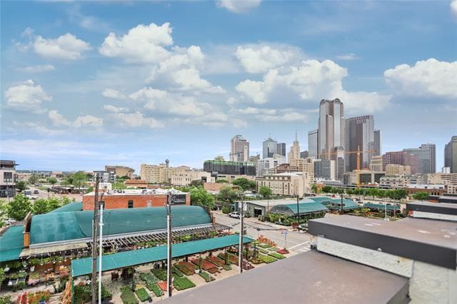 Building Photo - 660 S Pearl Expy