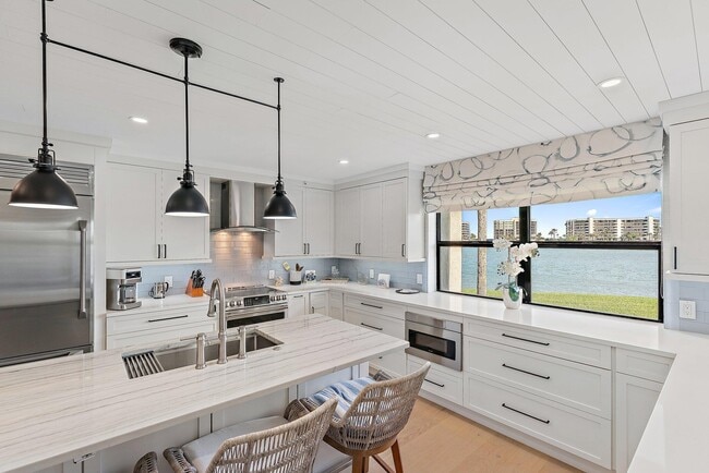 Building Photo - 19800 Sandpointe Bay Dr