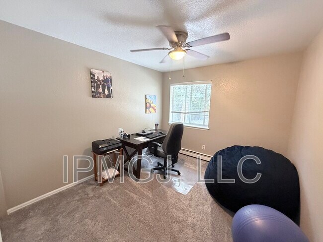 Building Photo - 2718 Del Mar Dr