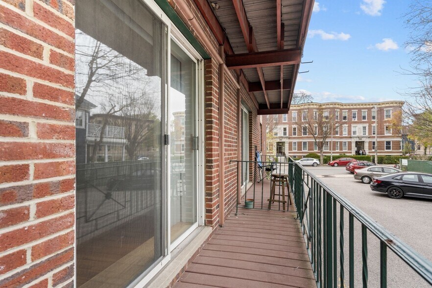 Building Photo - 804 Centre St