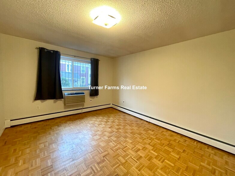 Building Photo - 114 Buttonwood St
