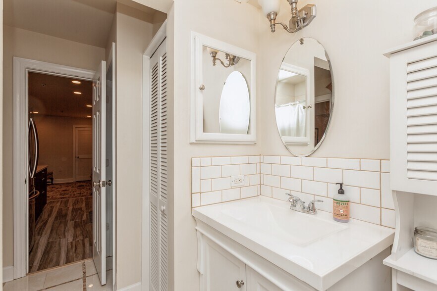 Building Photo - 304 Q St NW