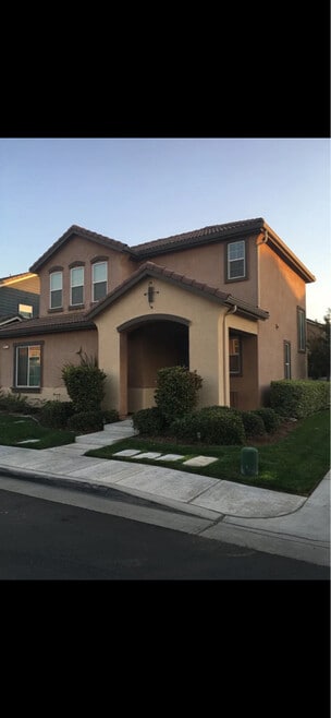 Building Photo - 4317 W Pinsapo Dr