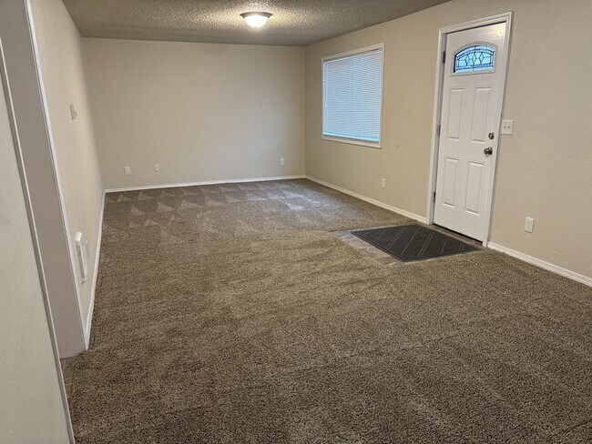 Building Photo - 334 S 3rd St