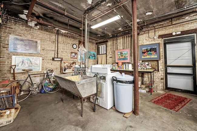 Building Photo - 306 S Kenilworth Ave