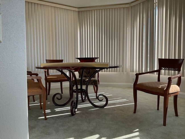 Building Photo - Spacious and Furnished 9 Bedroom House Near Cal State Fullerton